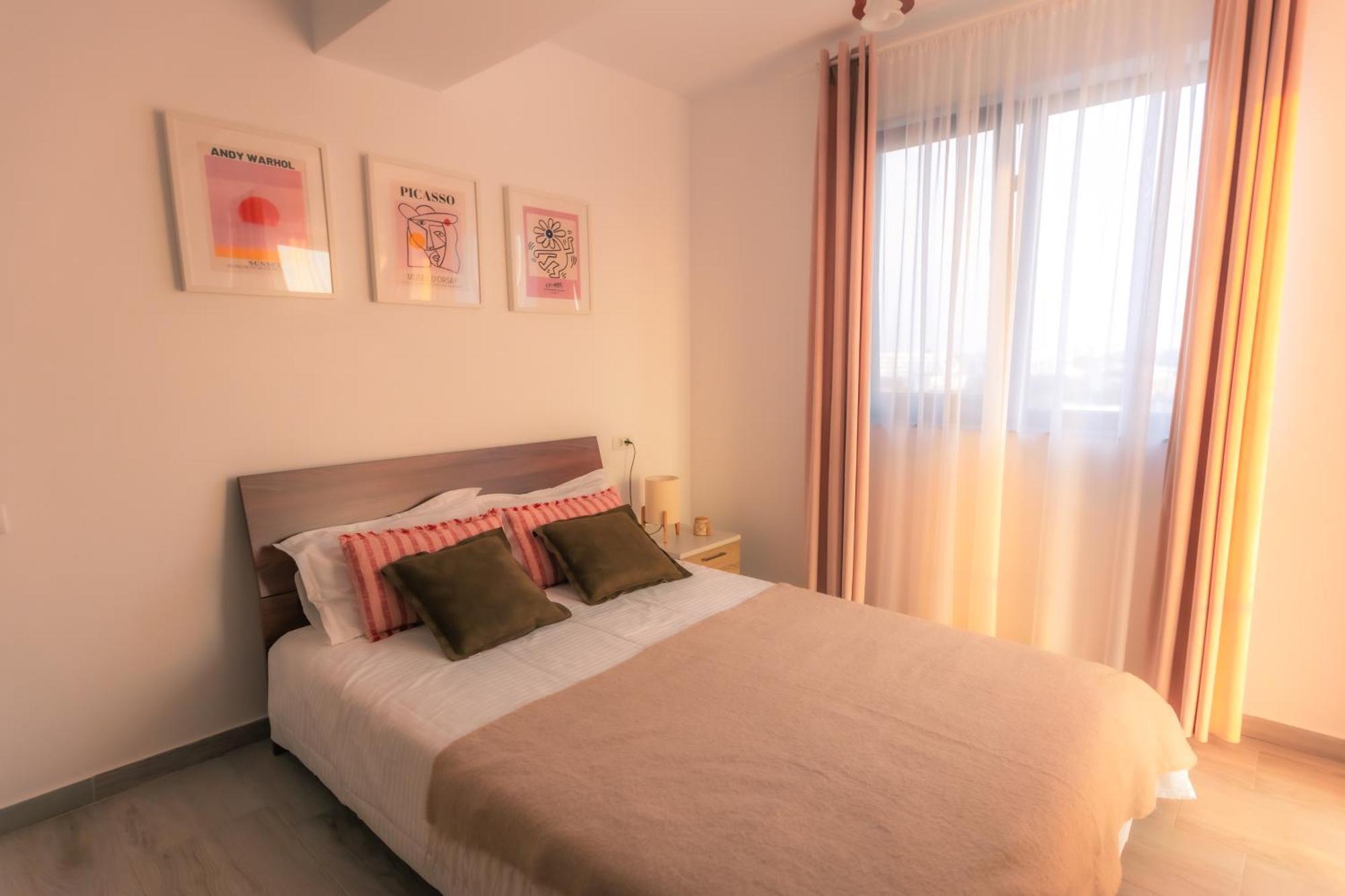 Sunset Apartment - Central Apt With Rooftop Garden Bucharest Exterior photo