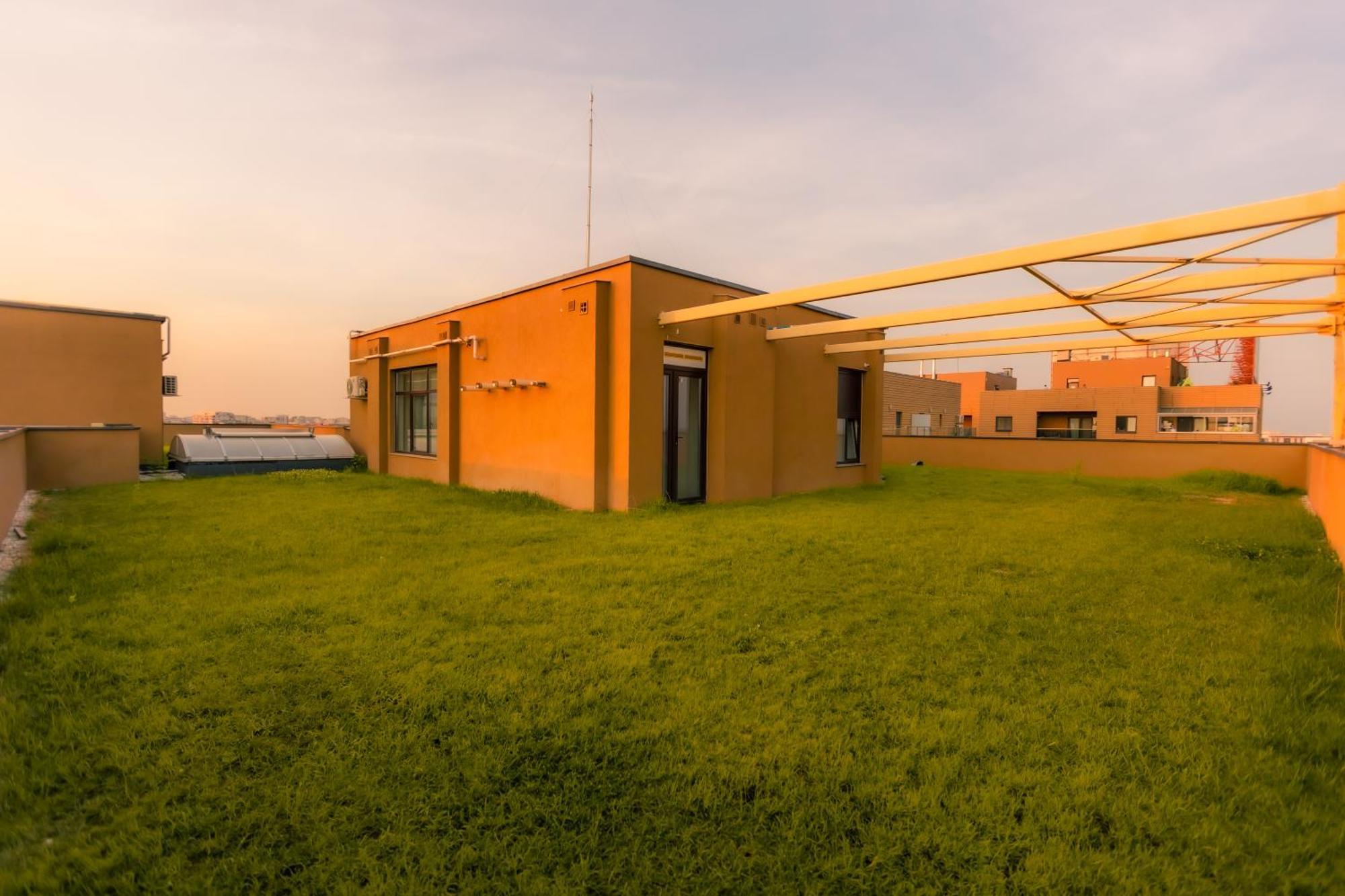 Sunset Apartment - Central Apt With Rooftop Garden Bucharest Exterior photo