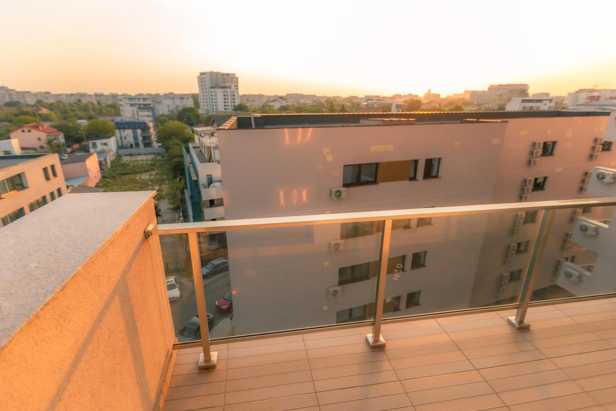 Sunset Apartment - Central Apt With Rooftop Garden Bucharest Exterior photo